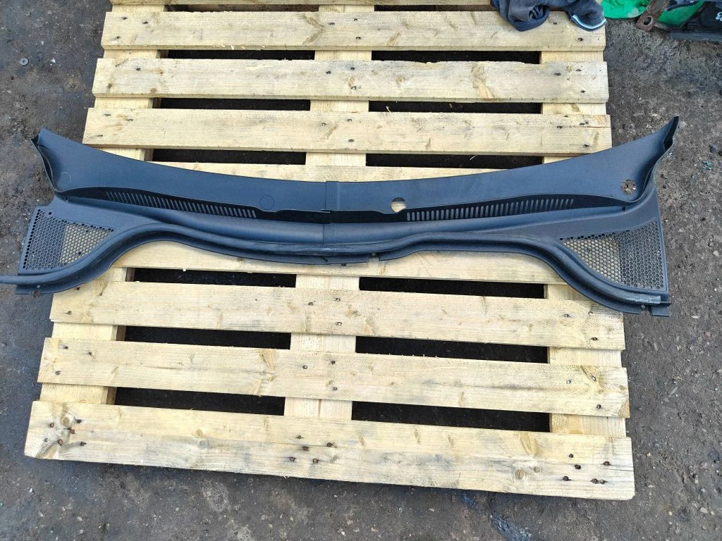 Wiper trim – Volkswagen Passat CC (2008-2016)