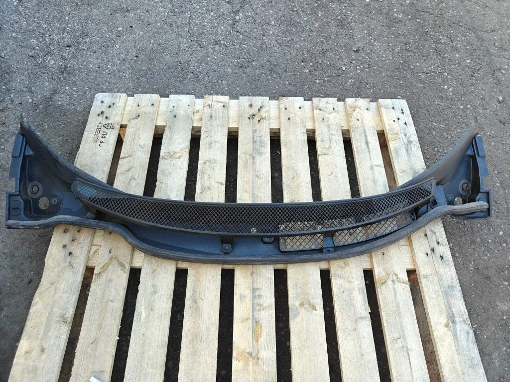 Wiper trim 1490077077