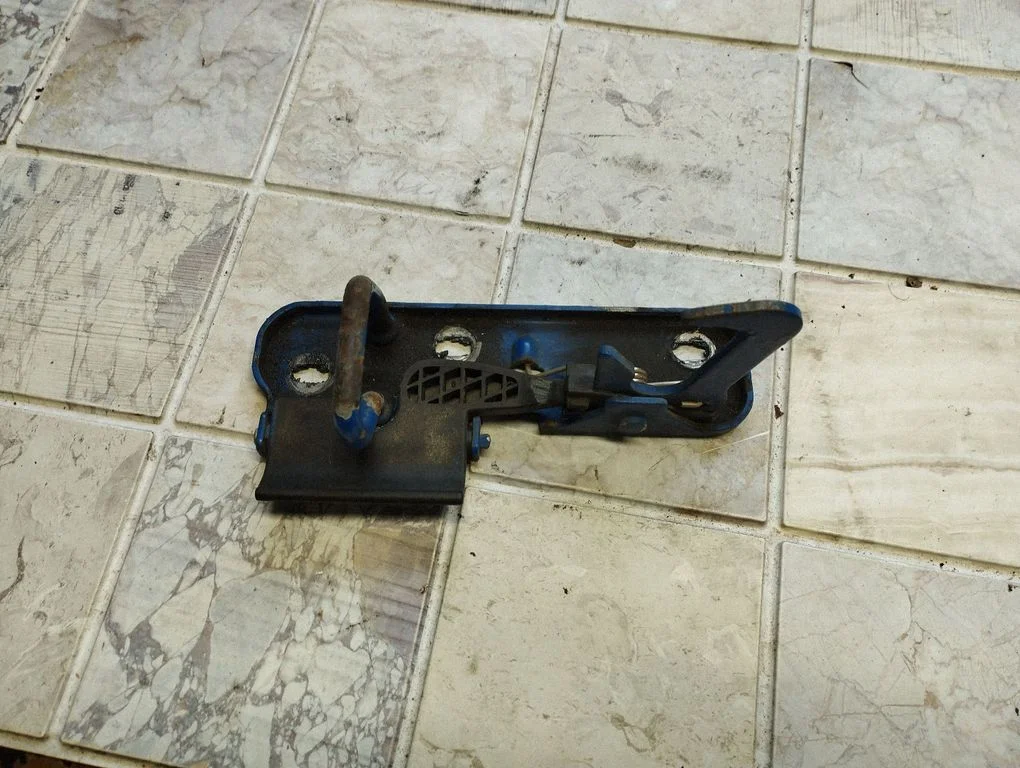Engine bonnet/hood lock/latch loop/hook – Volkswagen Golf Plus (2005-2013)
