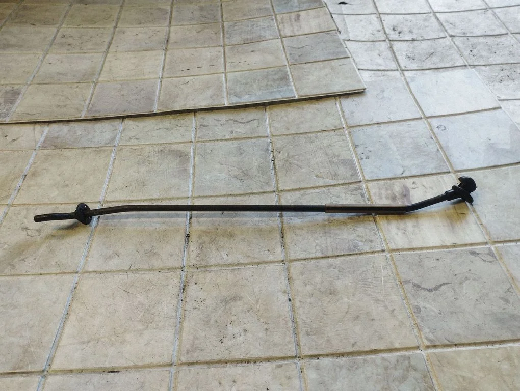 Engine bonnet/hood prop rod/strut