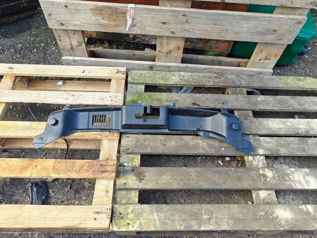 Engine bonnet/hood lock trim molding – Volvo V50 (2004-2007)