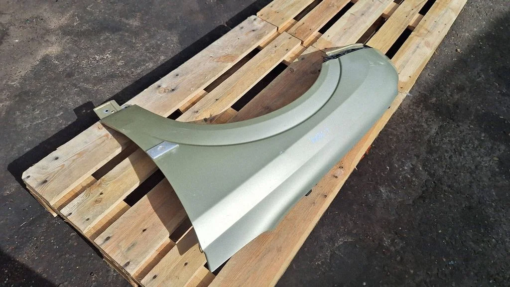 Fender – front left