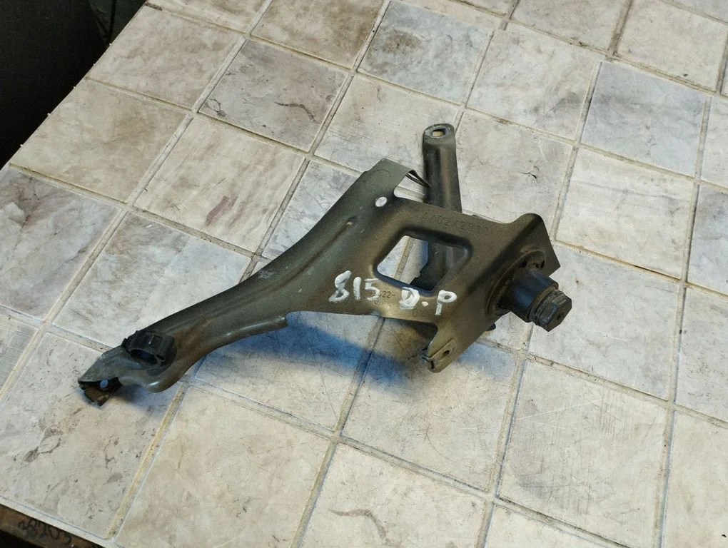 Fender mounting bracket – BMW 5 Series GT F07 (2010-2017)