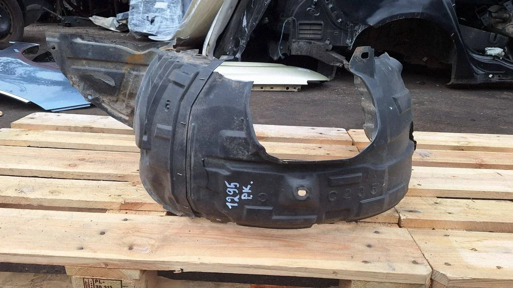 Front wheel arch liner splash guards – front left