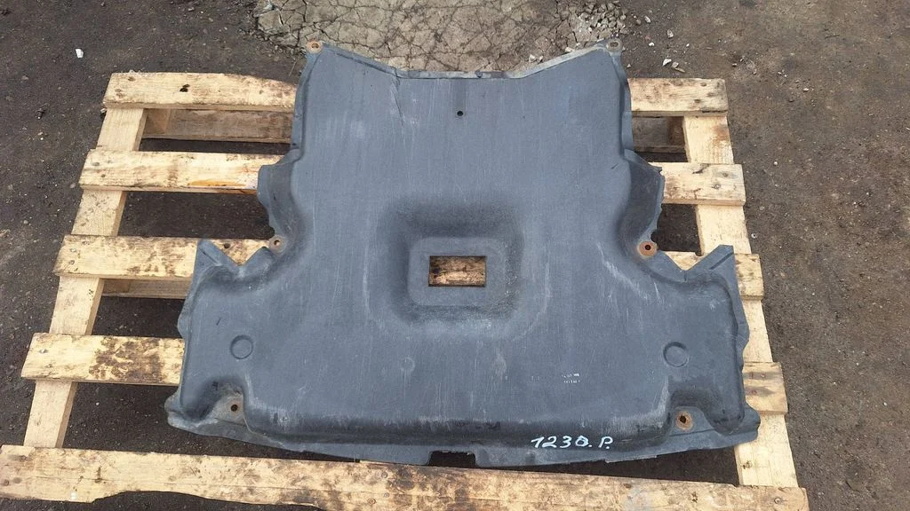 Engine splash shield/under tray – Mercedes-Benz C-Class W203 (2000-2007)