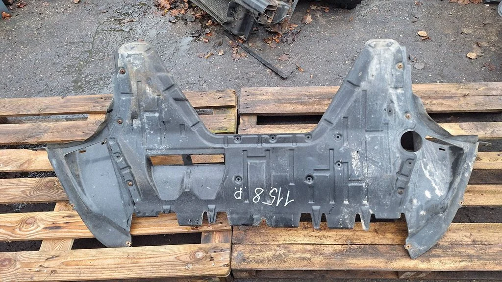 Engine splash shield/under tray 3C0825237
