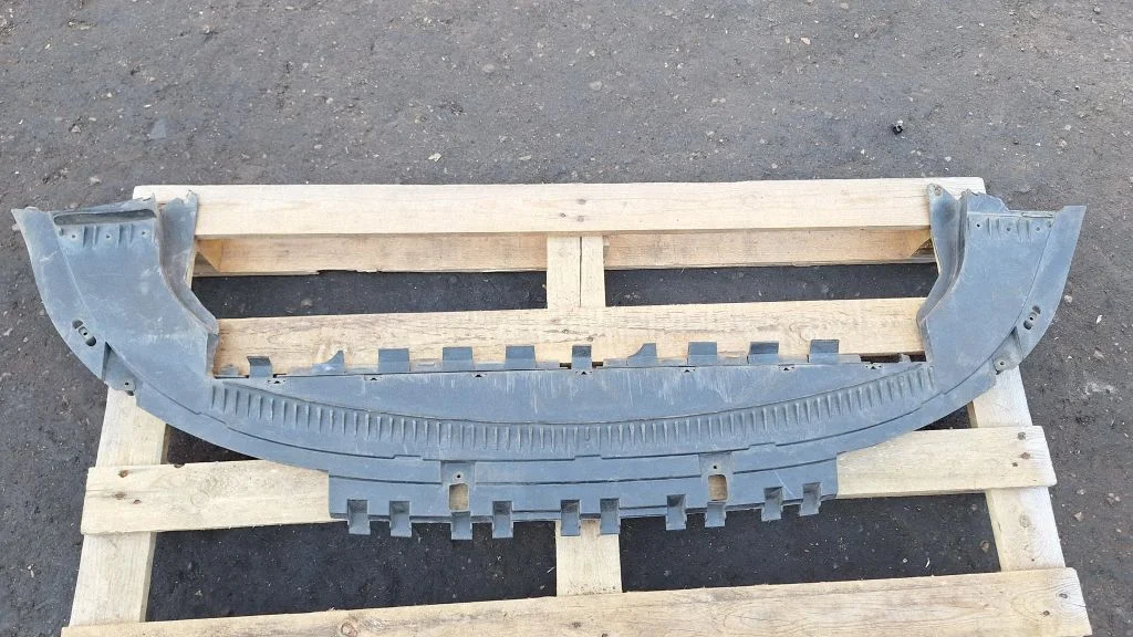 Front bumper skid plate/under tray 30744925