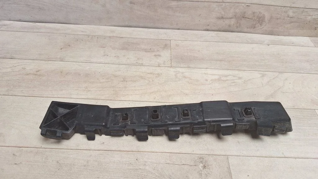 Rear bumper mounting bracket 866141H200