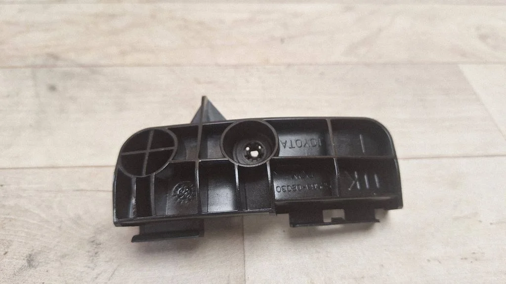 Rear bumper mounting bracket 5256302030
