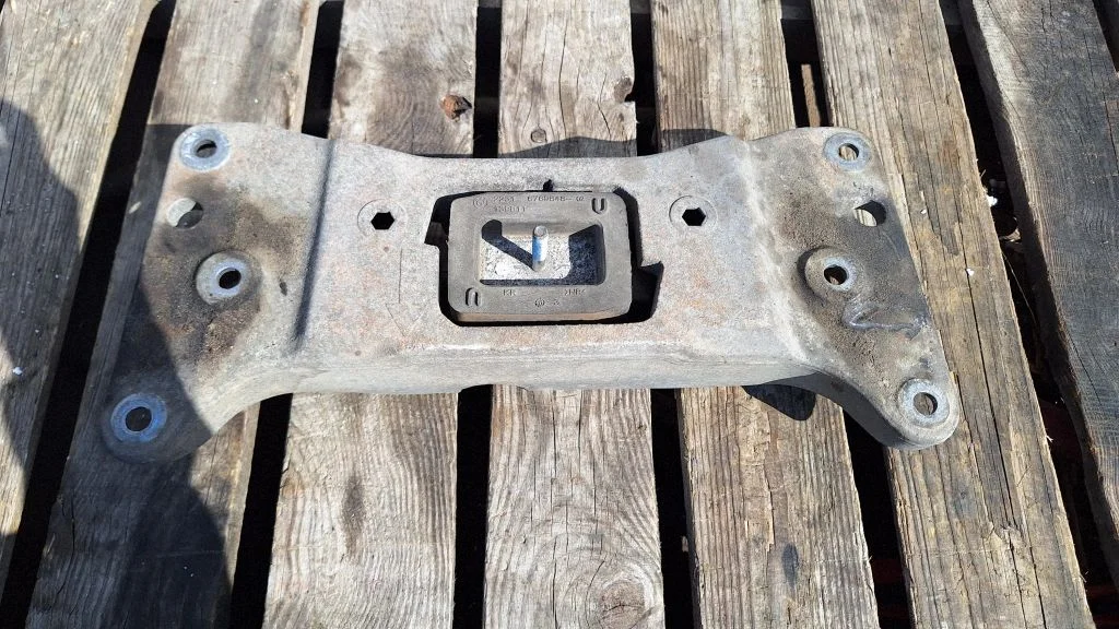 Gearbox mount 22316769848