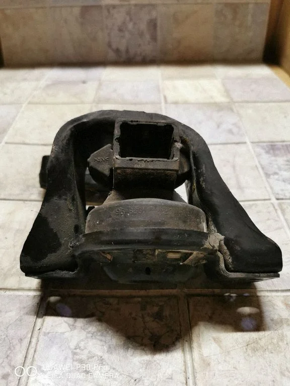 Gearbox mount 9686624280