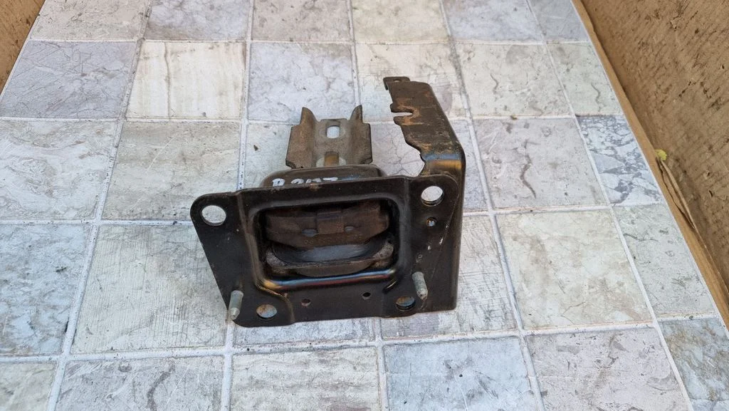 Gearbox mount 9680293280