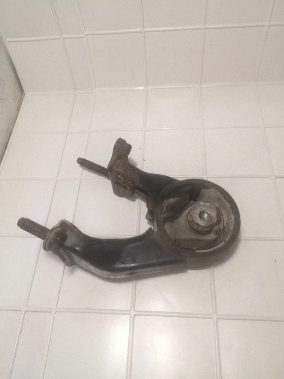 Gearbox mount 123710R010