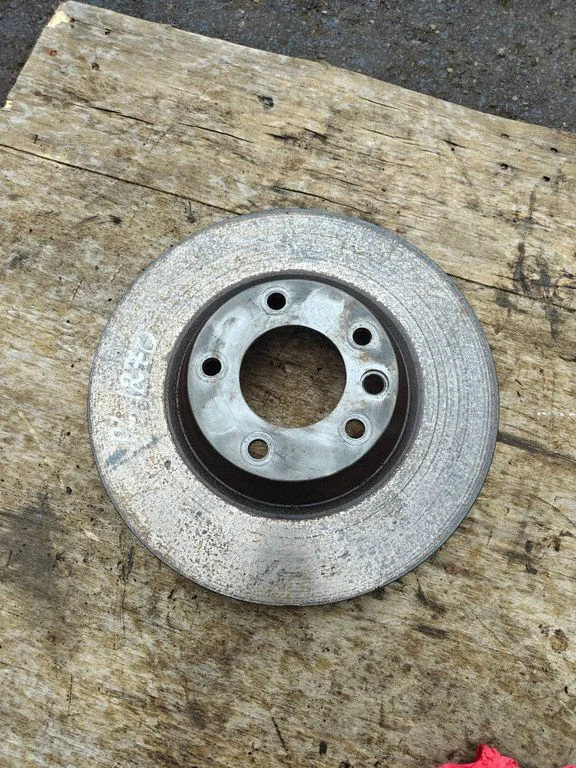 Front brake disc – front left