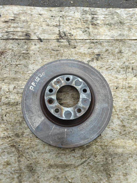 Front brake disc – front right