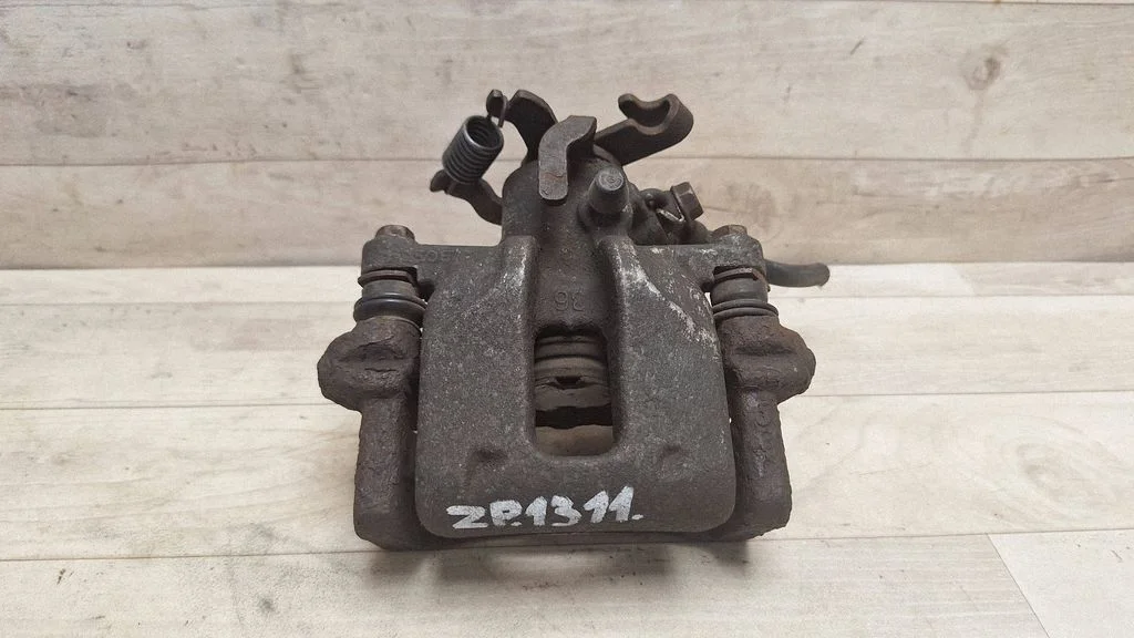 Rear brake caliper – rear right