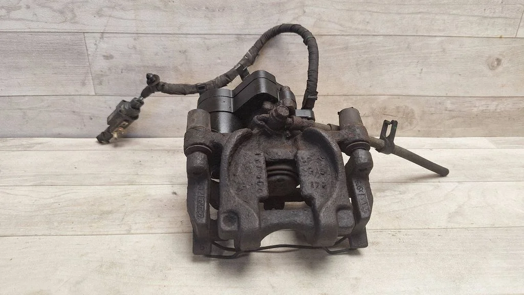Tagumine pidurisadul DG9C2D250D