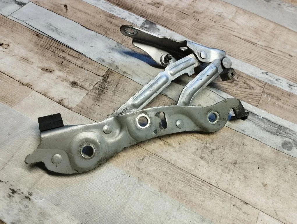 Tailgate/trunk/boot hinge 30649609