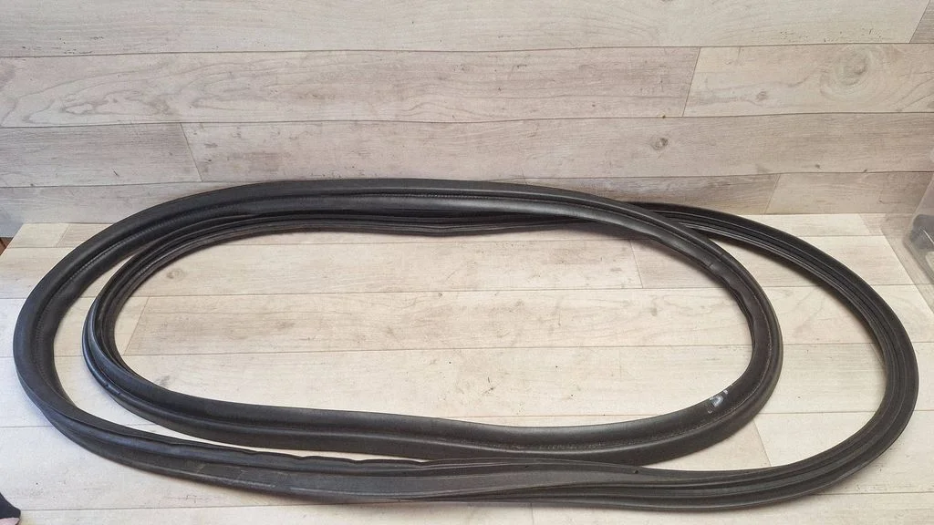 Loading door rubber seal (on body)