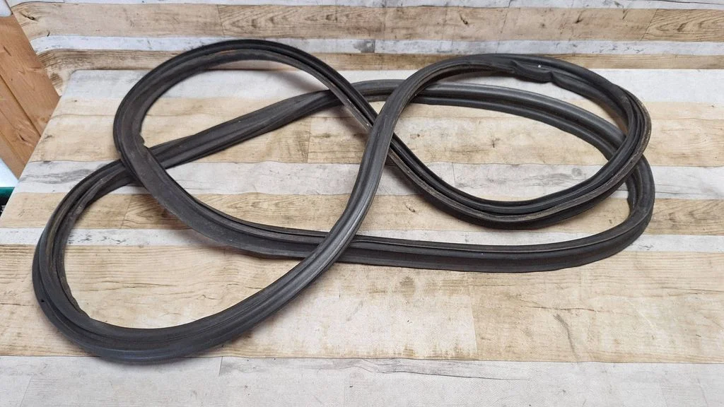 Loading door rubber seal (on body)