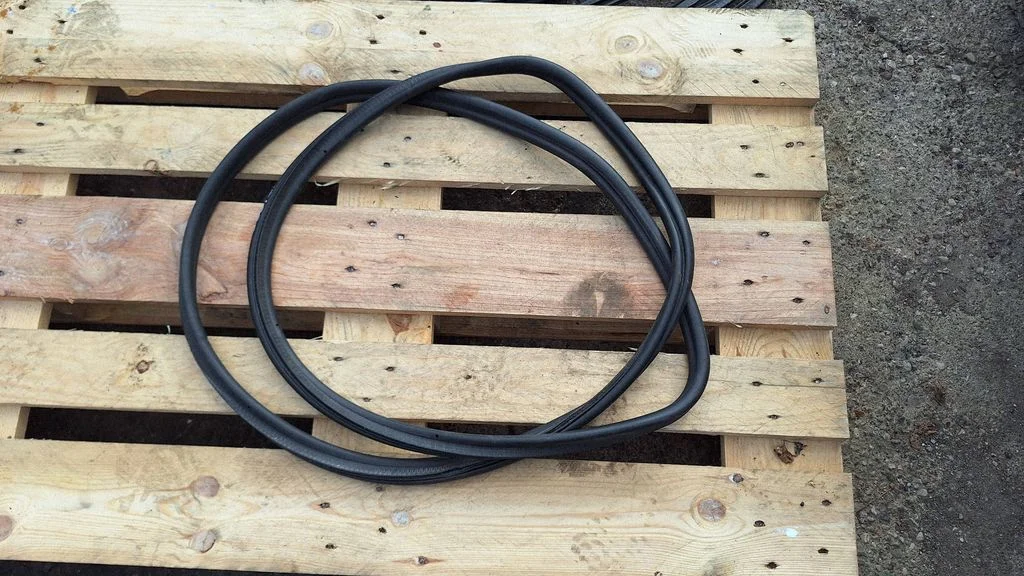 Loading door rubber seal (on body) – BMW 7 Series F01 F02 F03 F04 (2008-2016)