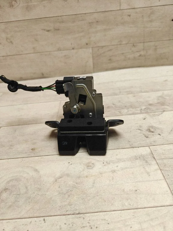 Tailgate/trunk/boot lock/catch/latch