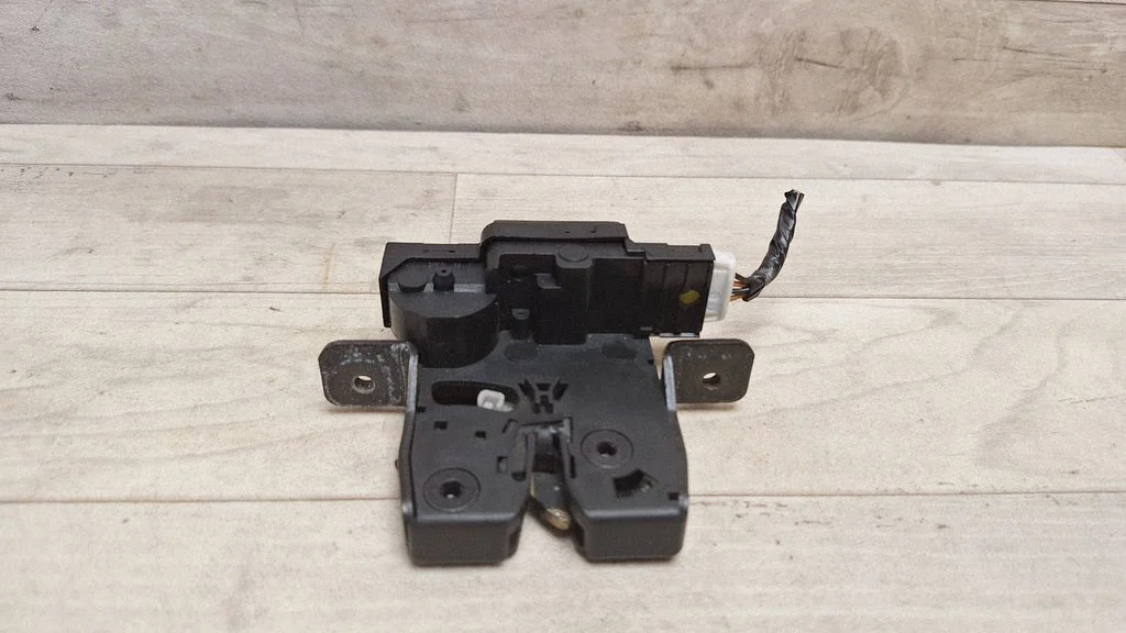 Tailgate/trunk/boot lock/catch/latch