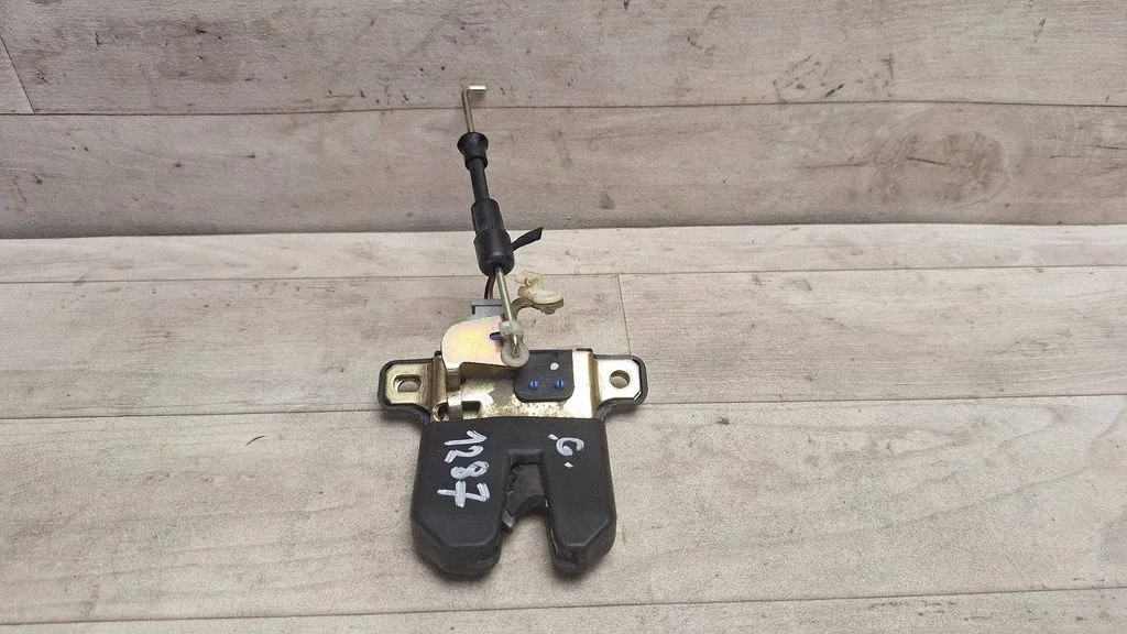 Tailgate/trunk/boot lock/catch/latch 4B5827505