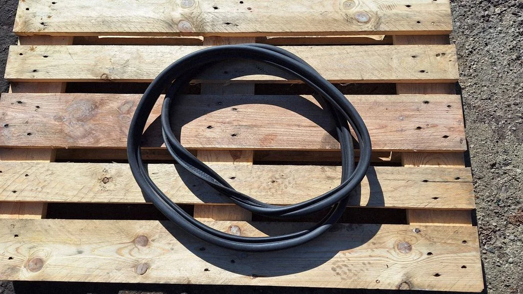 Loading door rubber seal (on body)