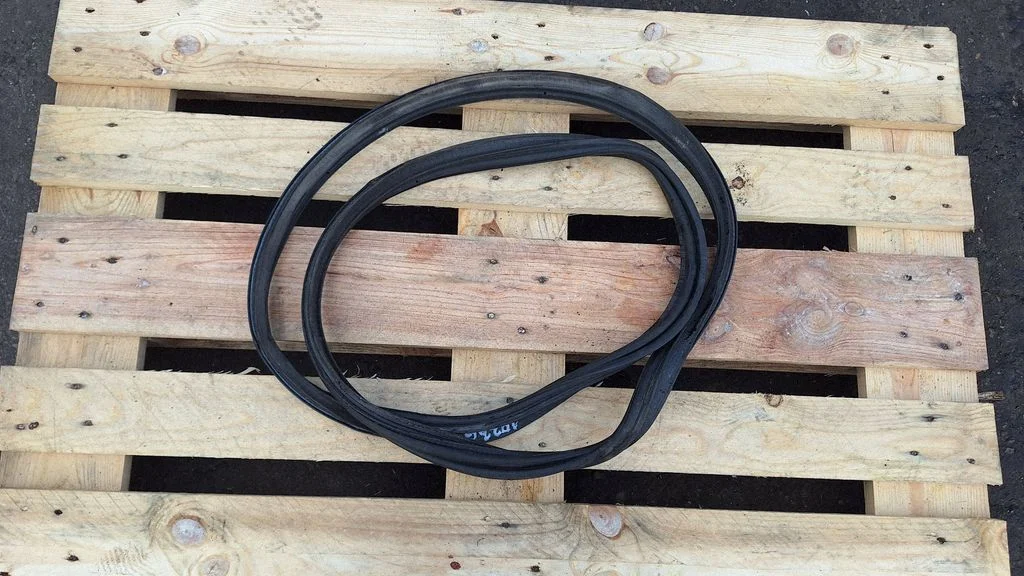 Loading door rubber seal (on body)