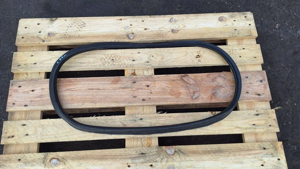 Loading door rubber seal (on body)