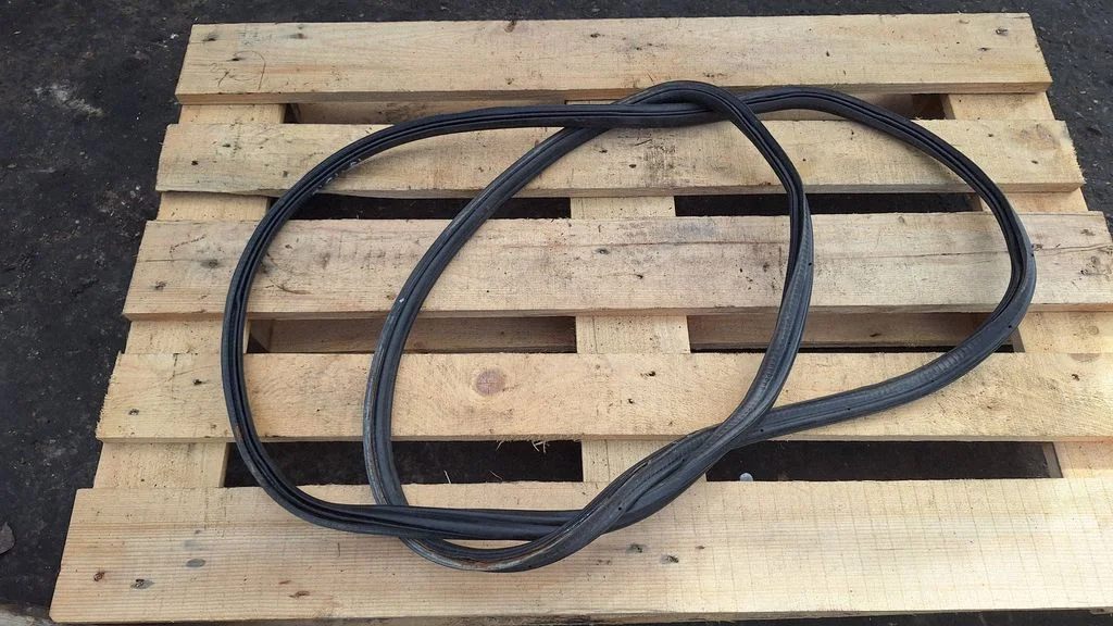 Loading door rubber seal (on body) – Volkswagen Touran I (2003-2010)
