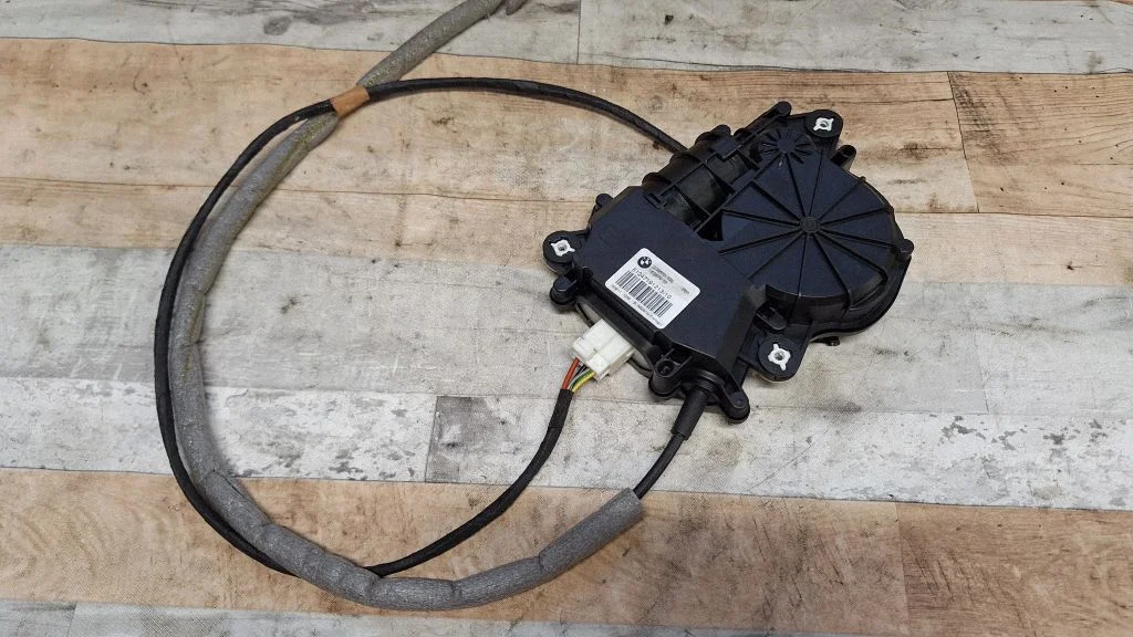 Tailgate/trunk/boot lift motor – BMW 7 Series F01 F02 F03 F04 (2008-2016)