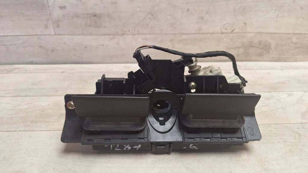 Tailgate/trunk/boot exterior handle 8D9827565H