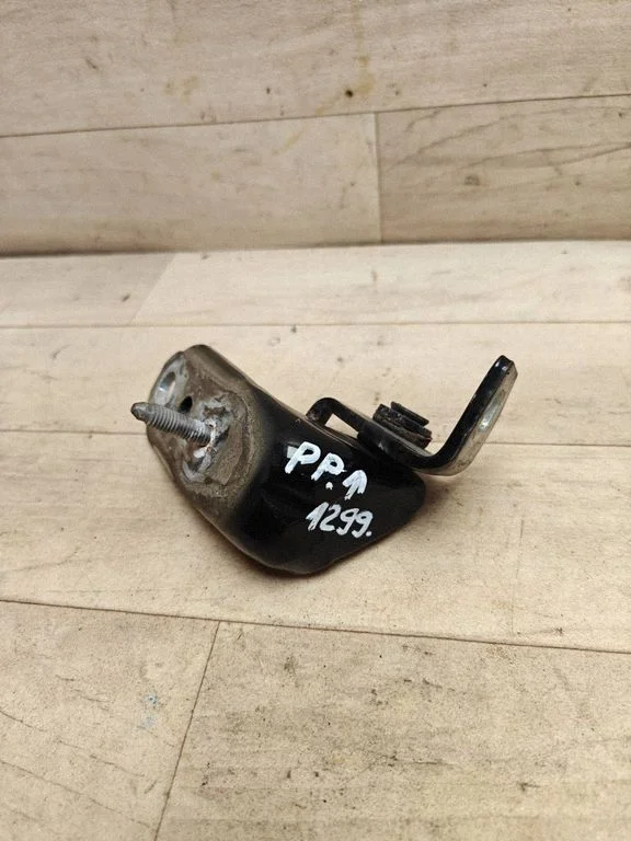 Esiukse ülemine hing CJ54S22800AC
