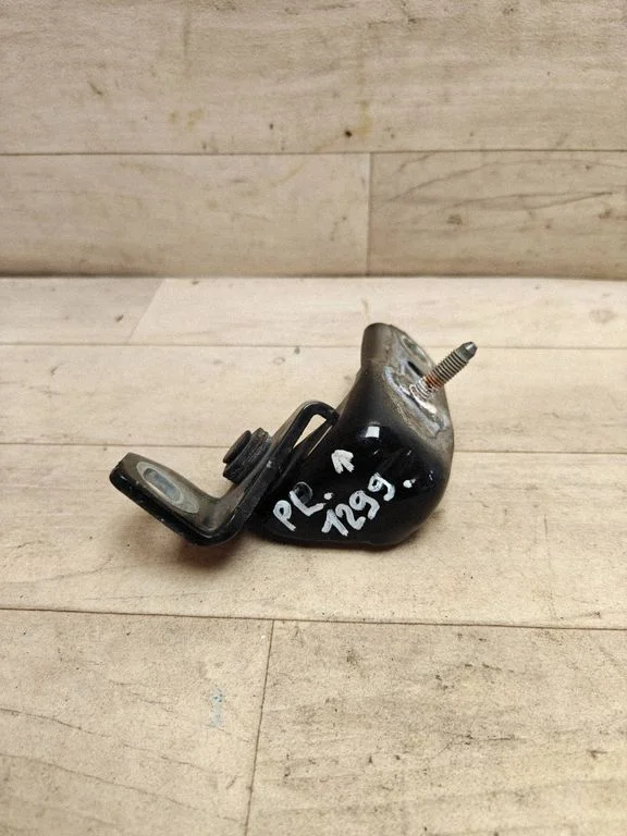 Esiukse ülemine hing CJ54S22801AC