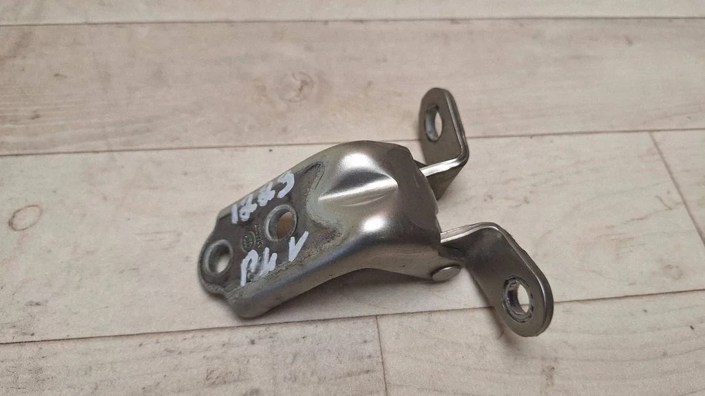 Front door upper hinge – KIA Optima (2010-2015)