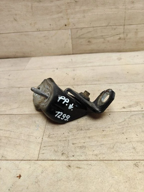 Esiukse alumine hing DS73F22810AA