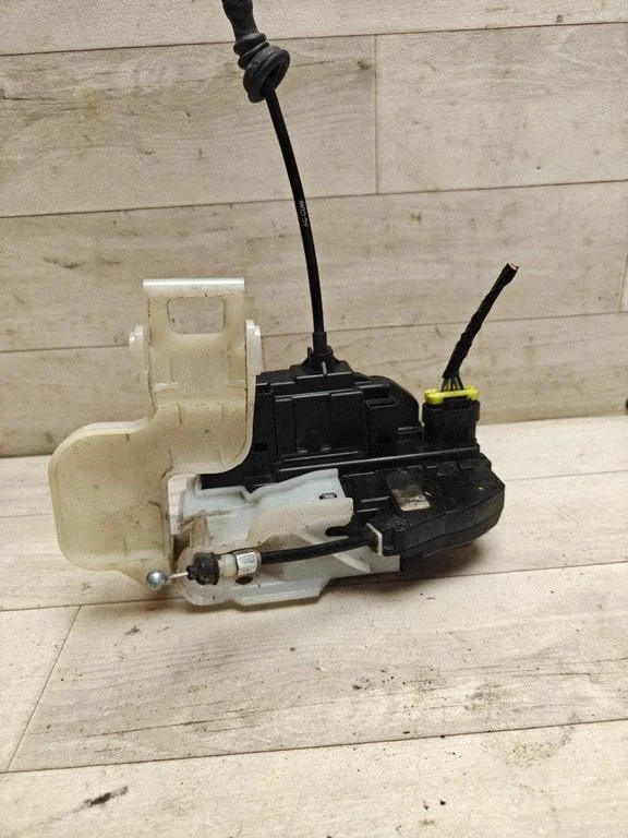 Front door lock – KIA Ceed (2006-2012)