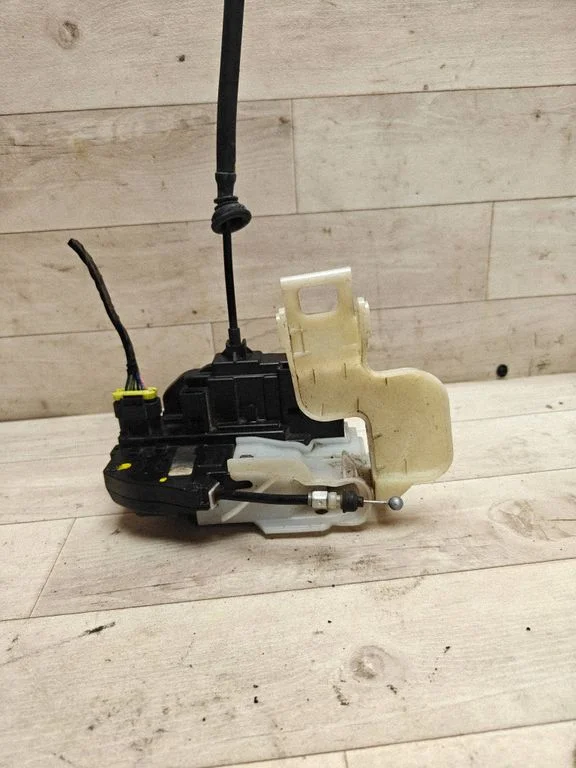 Front door lock – KIA Ceed (2006-2012)