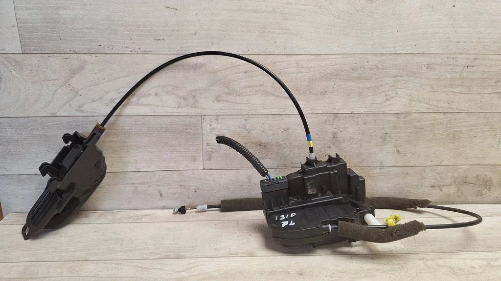 Front door lock – front left