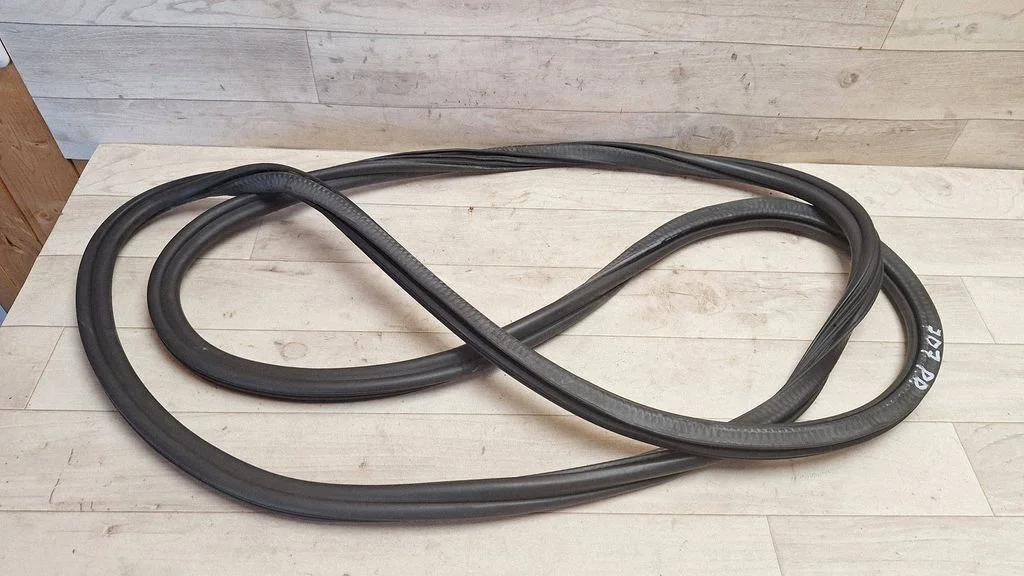 Front door rubber seal 8R0831721D
