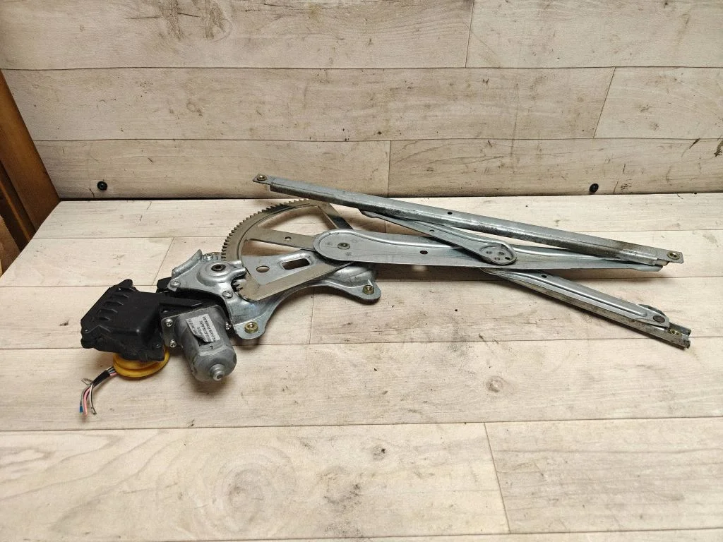 Front door window regulator with motor 698100F010