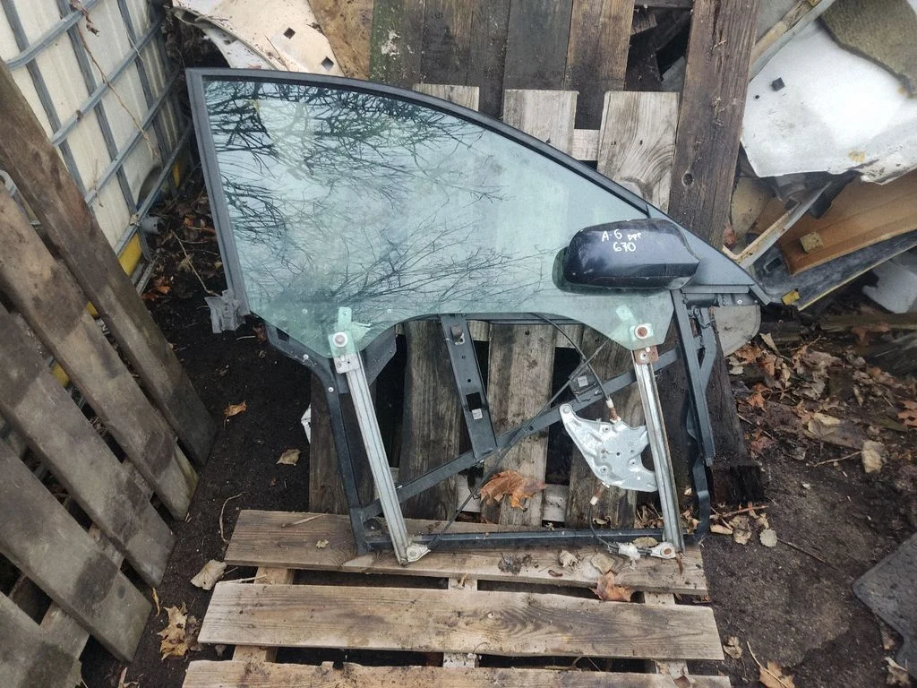 Priekšējā el. loga pacēlāja mehānisms bez motoriņa 4B0837754D