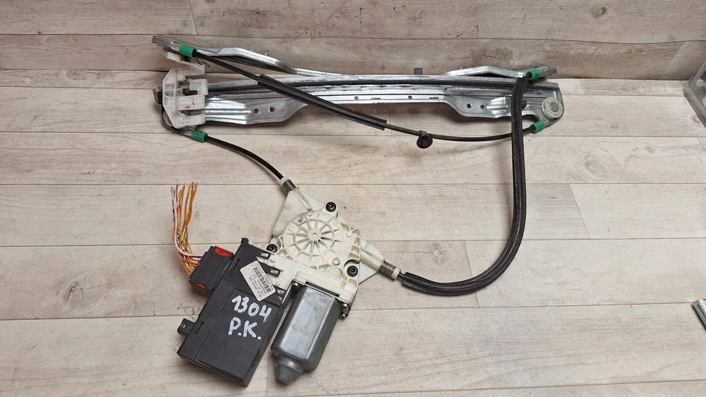 Front door window regulator with motor 9632531880