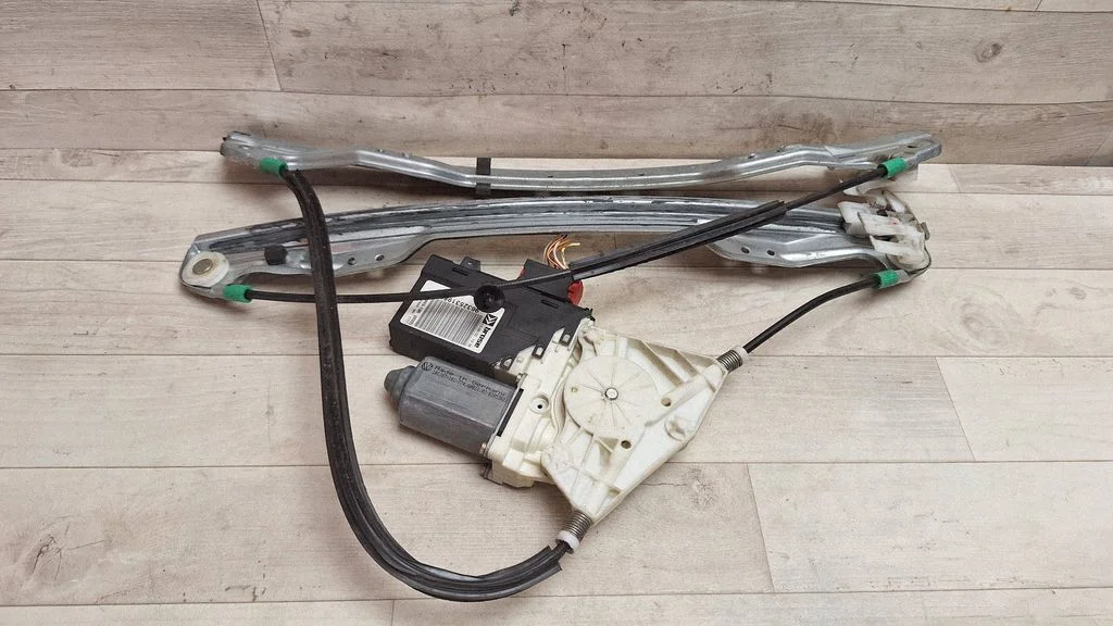 Front door window regulator with motor 9632531980