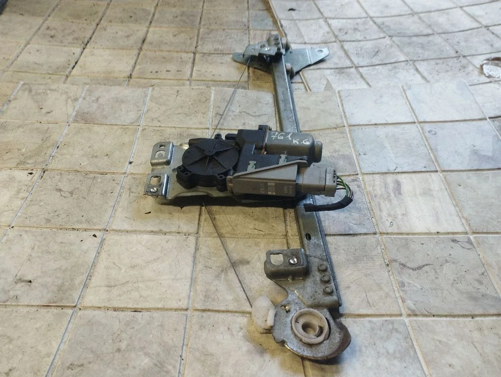 Esiukse mehaaniline aknatõstuk – Peugeot 307 (2001-2005)