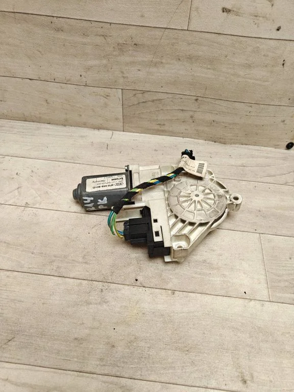 Front door window regulator motor 4F0959801D