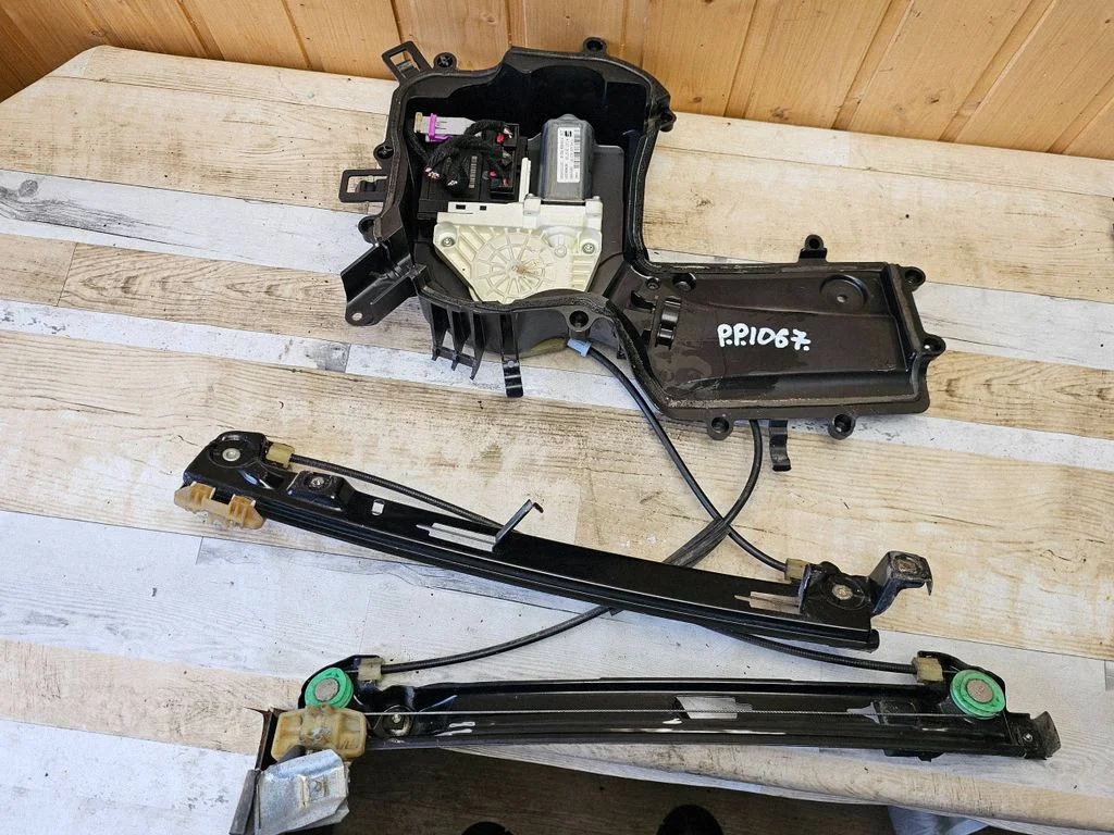 Front door window regulator motor – Seat Leon (1P) (2005-2012)