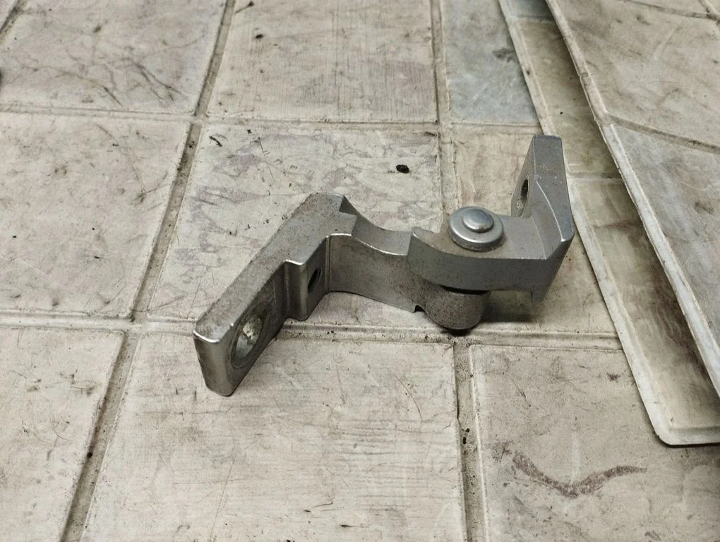 Rear door upper hinge – rear left